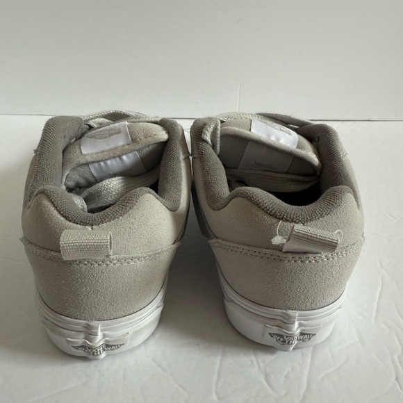 Vans Gray and White Sneakers Classic Low-Top Design men 6.5 women 8 - Picture 4 of 11